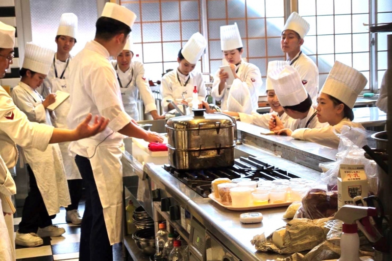 【兵庫県/湯村温泉ゆあむ】料理長/奥村が大阪調理製菓専門学校で日本料理 特別講師として凱旋授業を実施