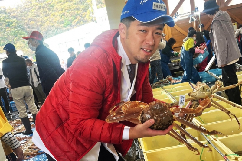 ゆあむ料理長・奥村と松葉ガニ